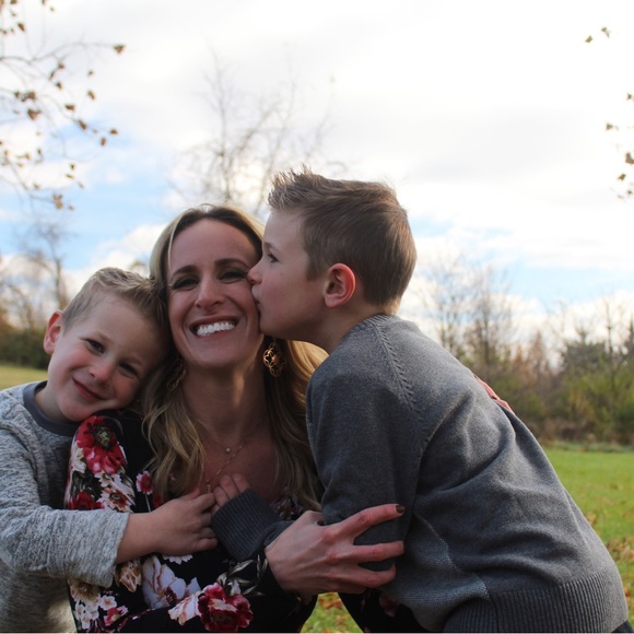 Meet your Posher, Lauren - Picture 4 of 5